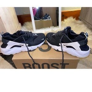 Women’s/Youth Huarache Sneakers